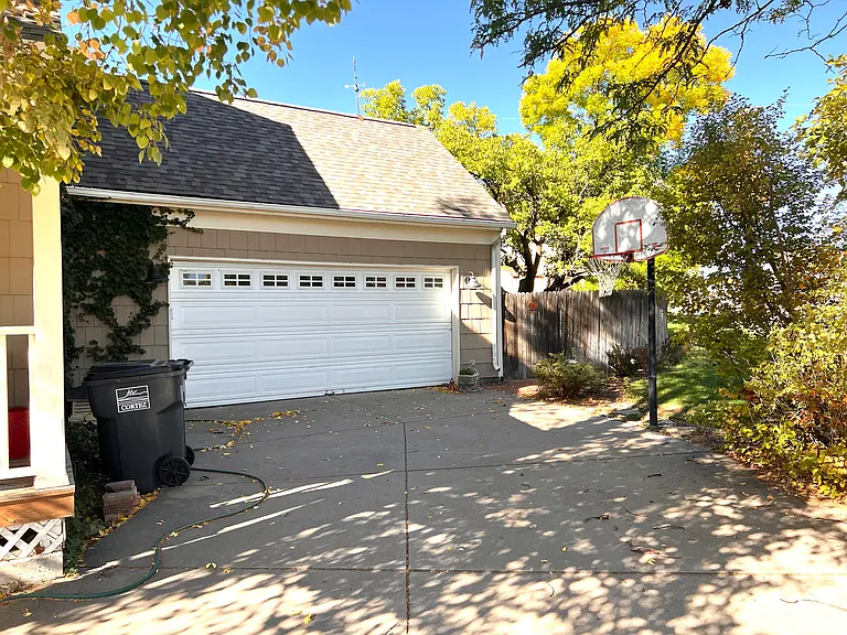 1013 S Cedar St — Photo 23