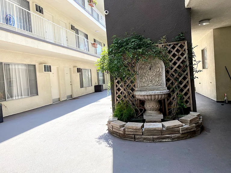 1543 N Bronson Ave #317 — Photo 7
