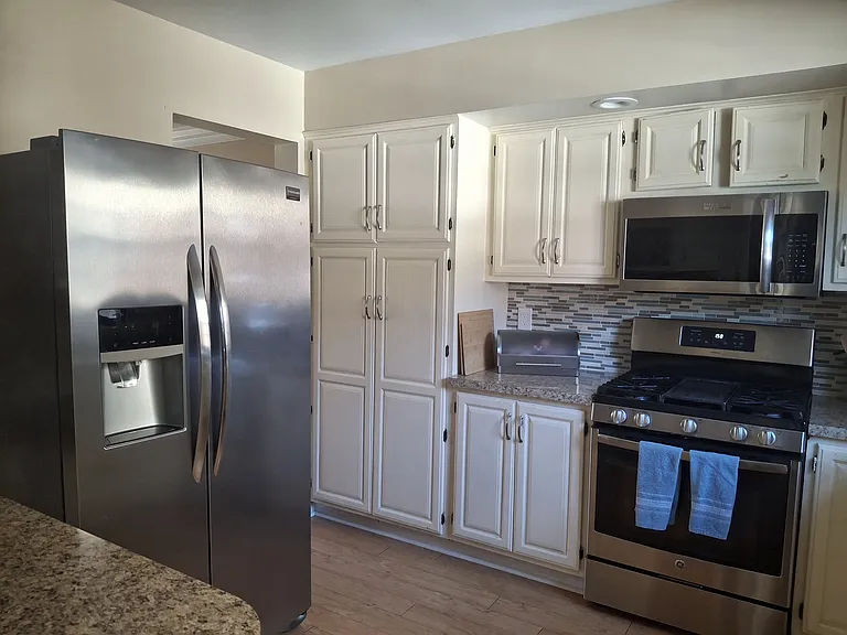 33 Bellows Ct — Photo 11