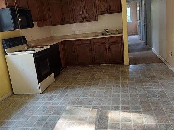 5th image of 101 Summers Ln NW