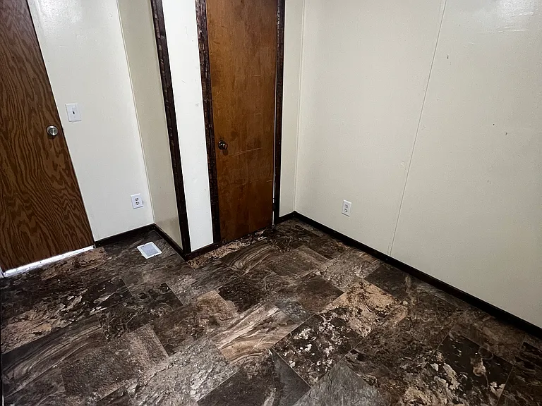 322 Woodmarsh Ln — Photo 8