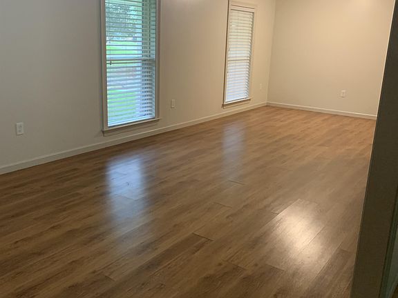 Living room/den