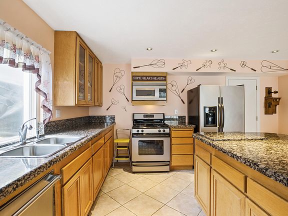 2nd image of 2151 Parker Ct