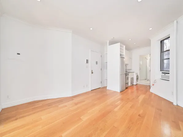 325 E 83rd St APT 4B, New York, NY 10028