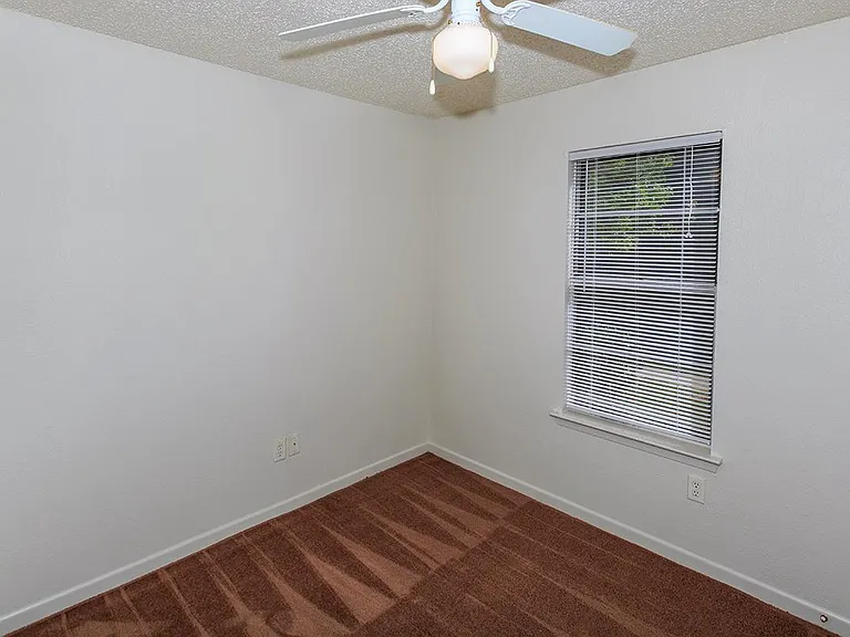 1007 Nnw Loop #323 — Photo 21