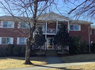 18 Bayberry Dr APT 4, Sharon, MA 02067