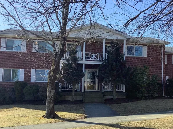 18 Bayberry Dr APT 4, Sharon, MA 02067