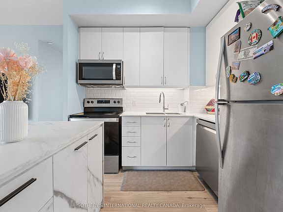 3rd image of 3220 Sheppard Ave E #809