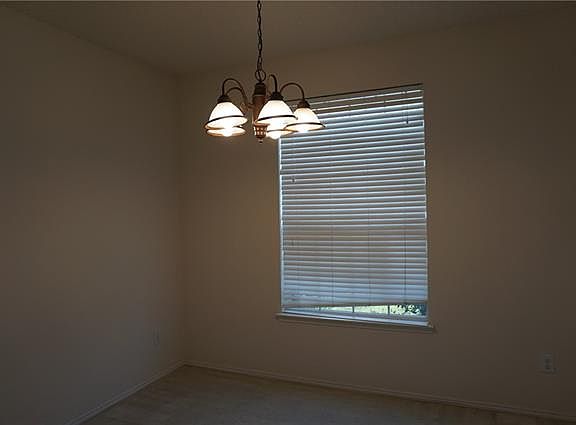3rd image of 1523 Broadmoor Dr