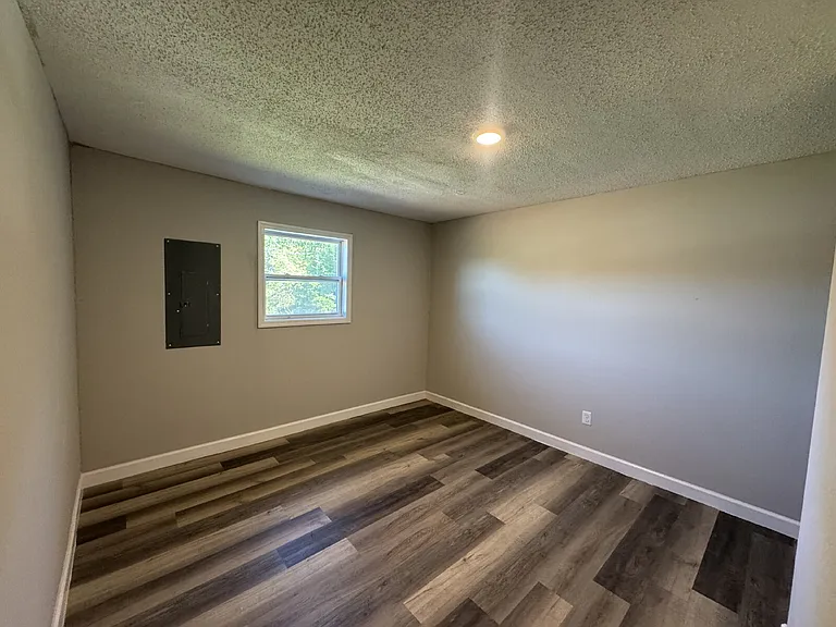 118 Harrys Dr — Photo 4