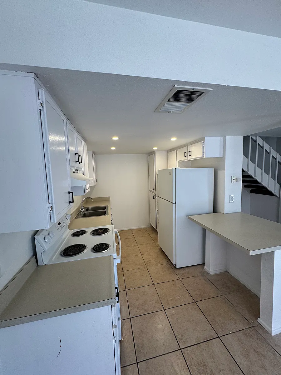 Building Photo - 330 S Waterman Ave #EL