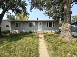 712 23rd Ave NW, Minot, ND 58703