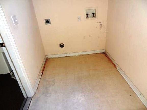 3rd image of 2331 NE 40th Ave