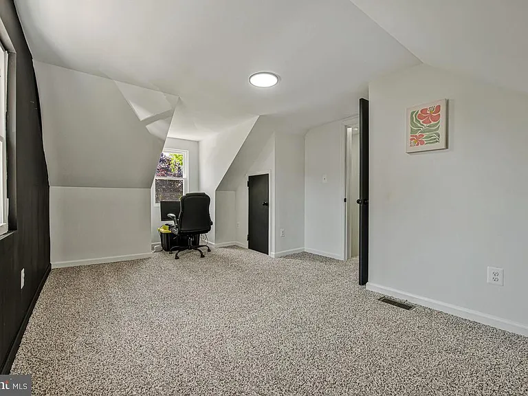 3704 Hamilton St — Photo 26