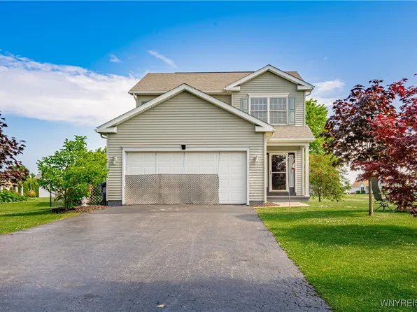6519 Amy Ln, Lockport, NY 14094