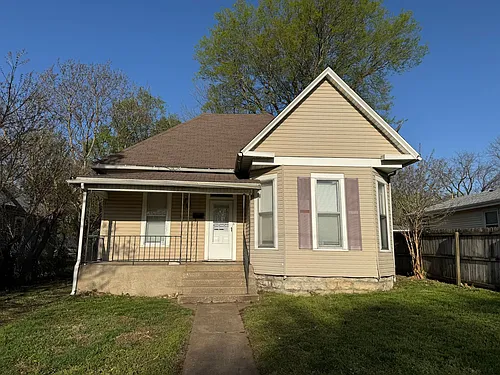1021 N Sherman Ave Photo 1