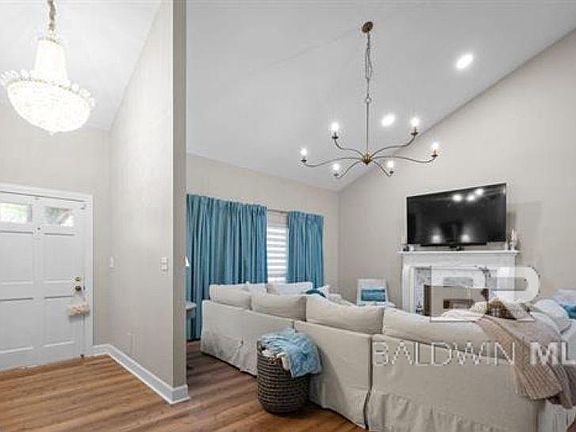 3rd image of 409 Santa Rosa Ave