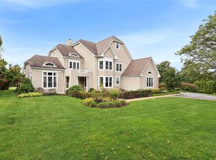 5 Pembroke Dr, Glen Cove, NY 11542