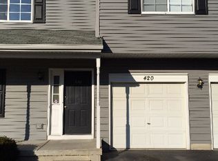 420 Village Creek Dr, Lake In The Hills, IL 60156