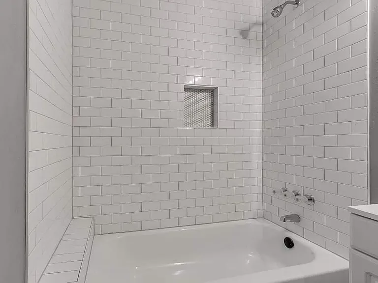 841 NE 26th St — Photo 25