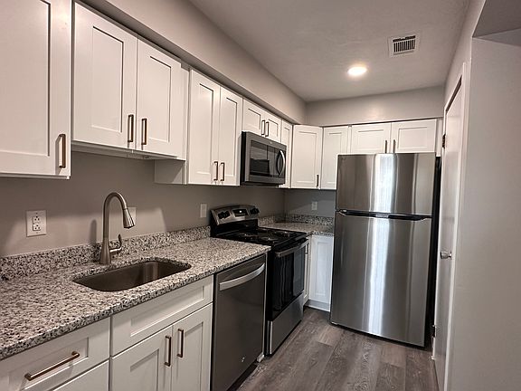 4th image of 9545 Hagel Cir Suite E