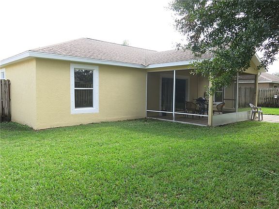 2nd image of 1765 Finch Ln