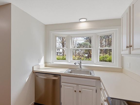 4th image of 324 Union St APT 6