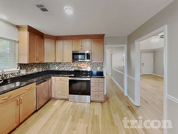 5th image of 213 Lakeside Park Dr