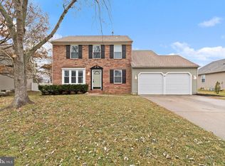 15 Sheridan Dr, Sicklerville, NJ 08081