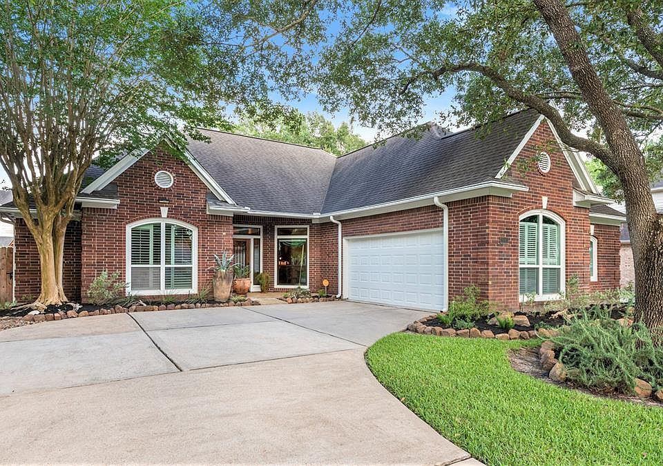 1st image of 2015 Amber Glen Ln
