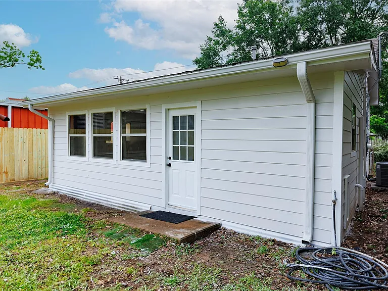 704 W Willis St — Photo 12