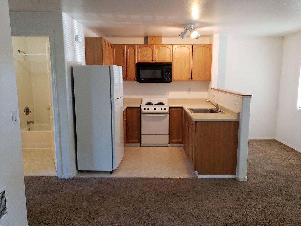 2nd image of 1152 SW 17th St #5