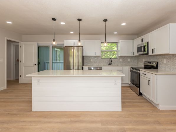 13 Leisure Rd, Eldon, MO 65026