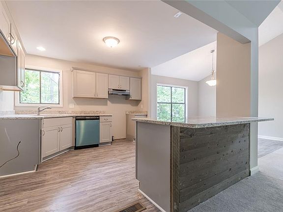 4th image of 1522 Hillhaven Dr