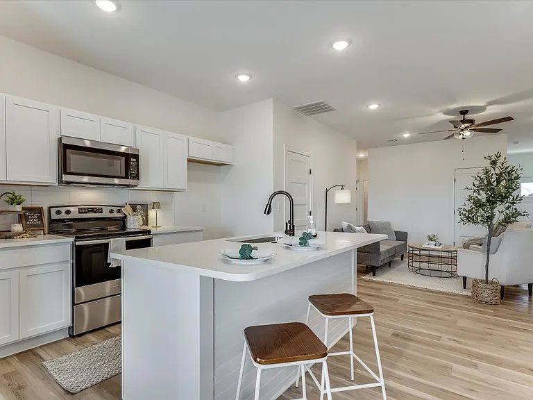 5425 Rolly St #100 — Photo 7