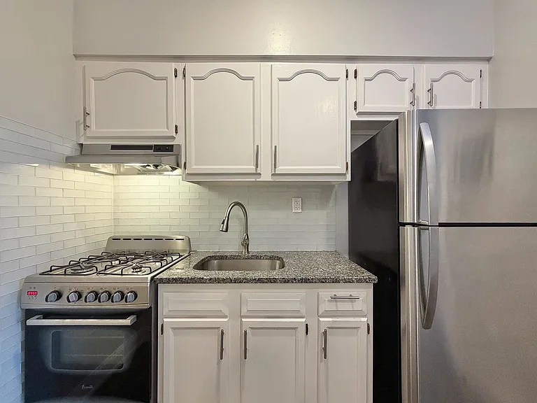 3-5 Potter Pl #4C — Photo 2