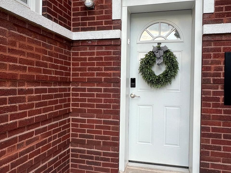 1st image of 1723 N Luna Ave #1