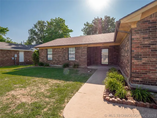 1941 Green Meadows Dr, McAlester, OK 74501