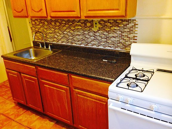 5th image of 869 Saint Johns Pl APT 3