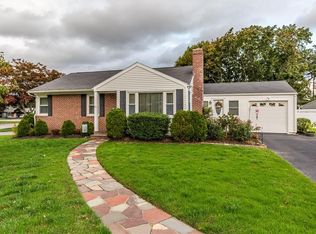 25 Iris Dr, Cranston, RI 02920