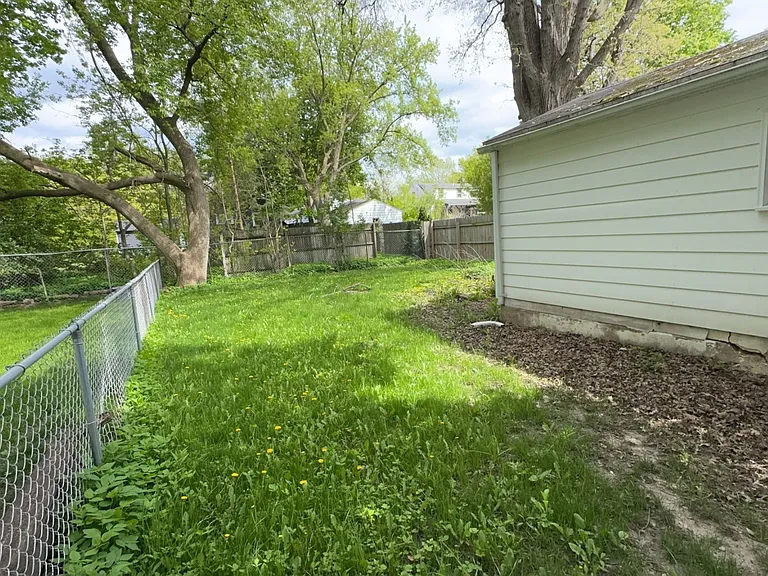 414 N Hayford Ave — Photo 2