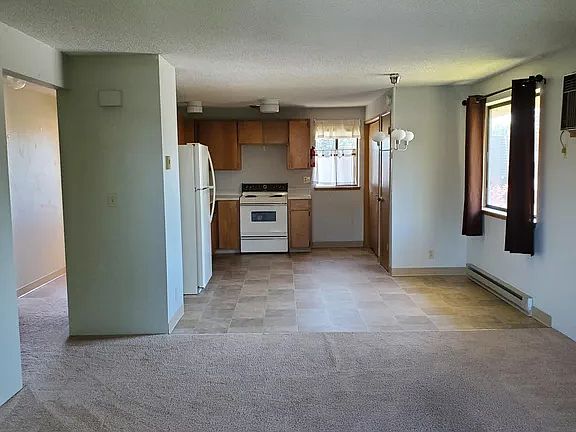 5th image of 263 NE Damson Ave #3