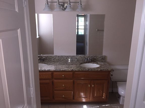 3rd image of 211 Shady Ln