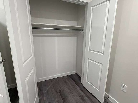3rd image of 5005 Oxford Ave #D404