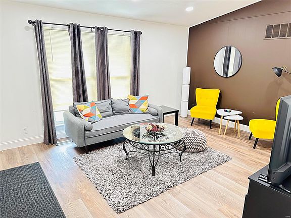 3rd image of 10433 Briarbend Dr APT 9