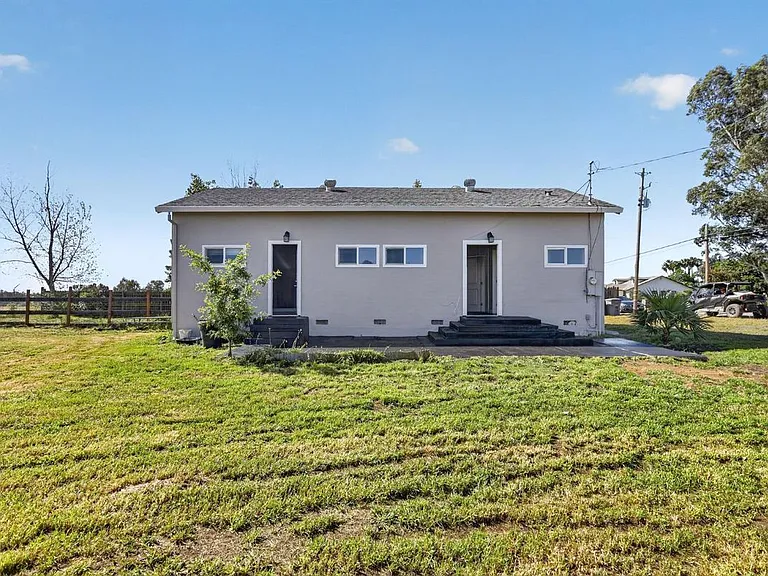 7610 Paddon Rd — Photo 1