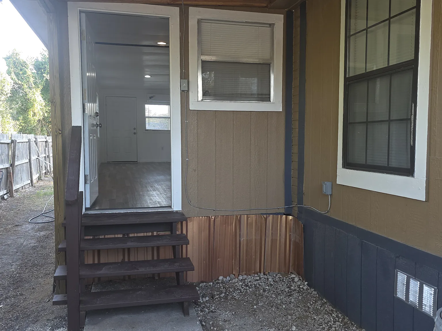 914 Wilson St — Photo 3