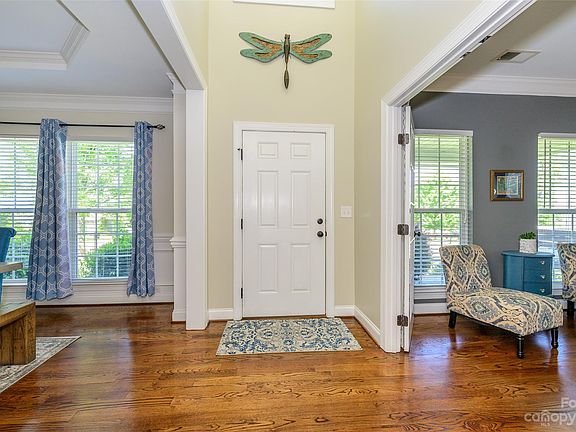 4th image of 1020 Peninsula Dr