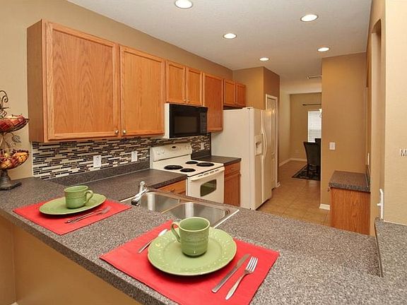 5th image of 15740 Fishhawk Falls Dr