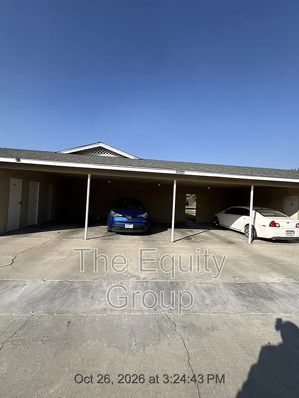 2 bed, 1.0 bath, 740 sqft, $950 — Photo 1